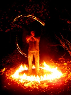 http://www.noisiamolarivoluzione.com/wp-content/uploads/2008/12/fire_ring_small.jpg
